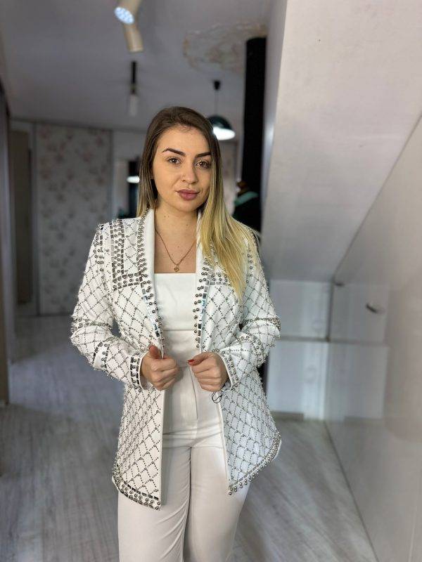 WhatsApp Image 2024-02-03 at 16.07.06 Costum valentina white