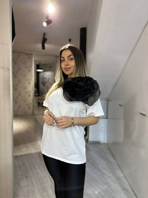 Tricou rona alb cu trandafir detasabil