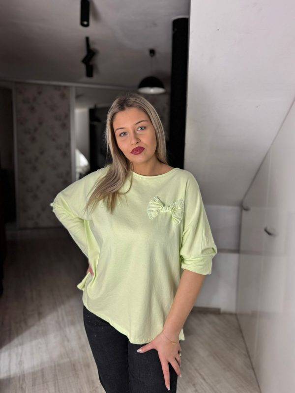 WhatsApp Image 2025-02-09 at 10.06.24 Bluza clara cu funda