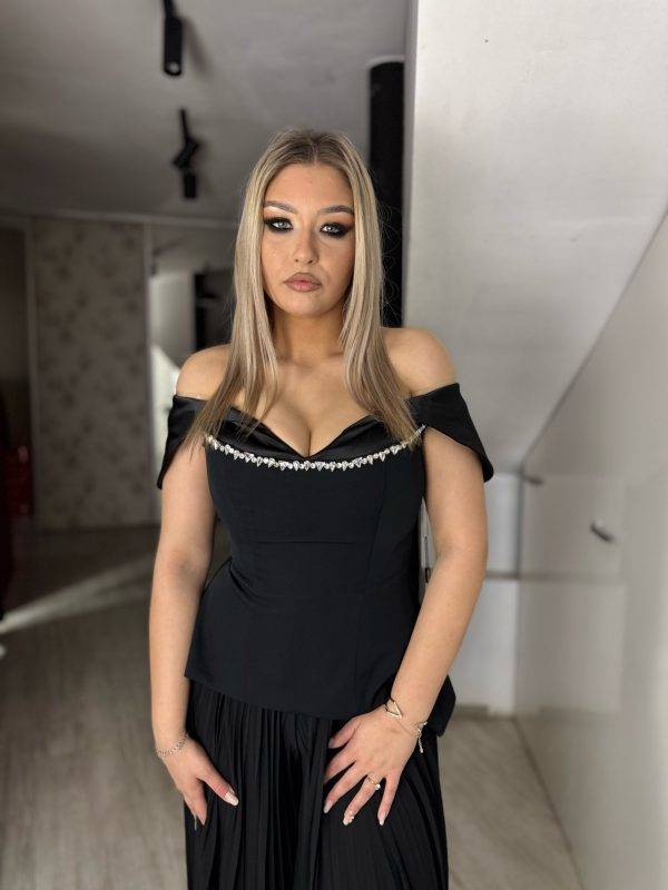Salopeta neagra cu pantalon plisat