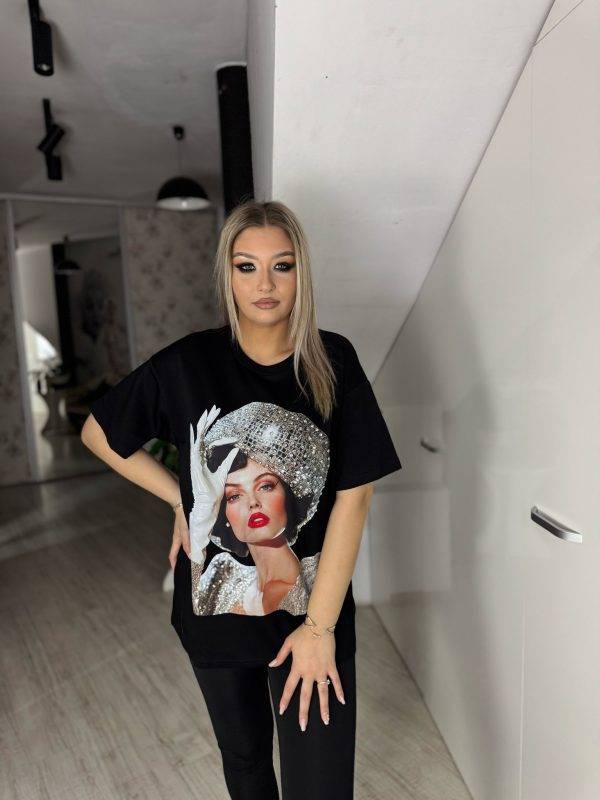 Tricou imprimeu doamna cu caciula