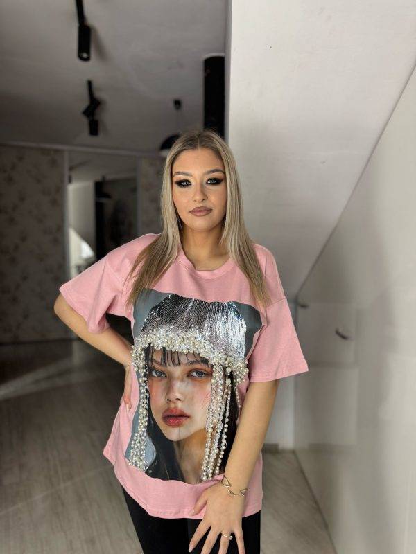 Tricou imprimeu doamna cu basca