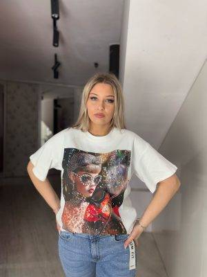 Tricou alb cu pietre si imagaine