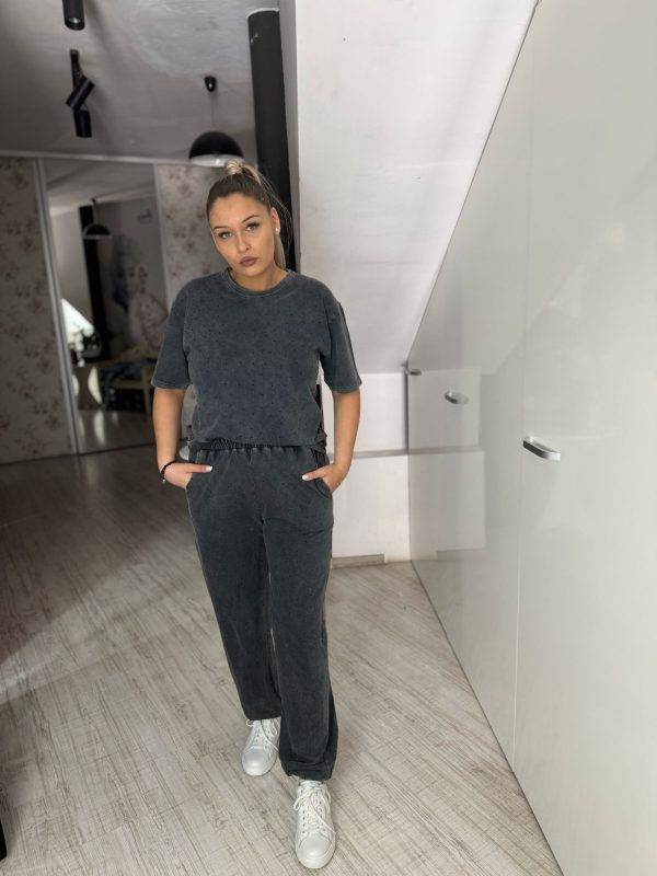 Compleu gri  cu pietricele