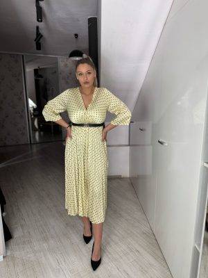 Rochie cu buline midi