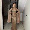 Rochie aurie cu maneci de voal