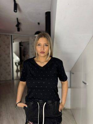 Tricou in V cu pietricele