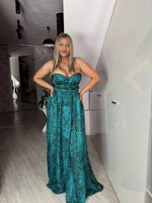 Rochie verde lunga cu crepatura pe picior