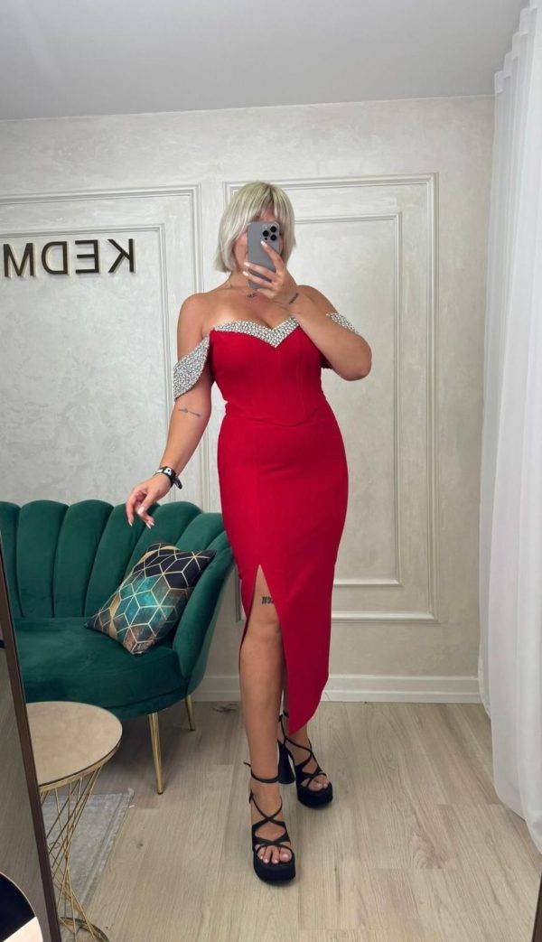 Rochie rosie midi cu corset si pietricele