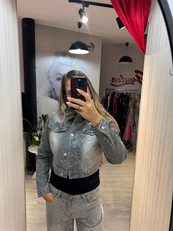 WhatsApp Image 2025-09-11 at 15.19.14 (1) Geaca gri cu pietricele