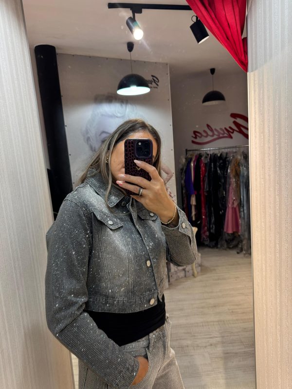 WhatsApp Image 2025-09-11 at 15.19.15 (3) Geaca gri cu pietricele