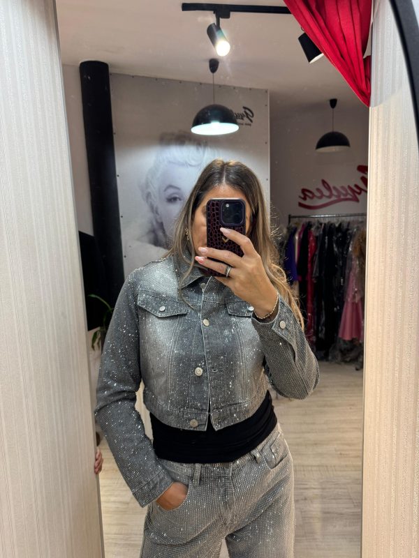 WhatsApp Image 2025-09-11 at 15.19.16 (1) Geaca gri cu pietricele