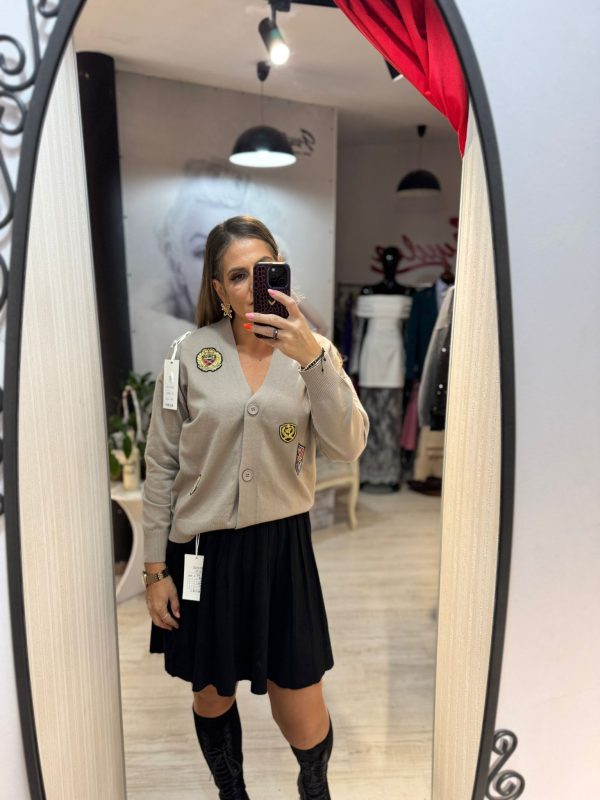 Jerse cu embleme aplicate