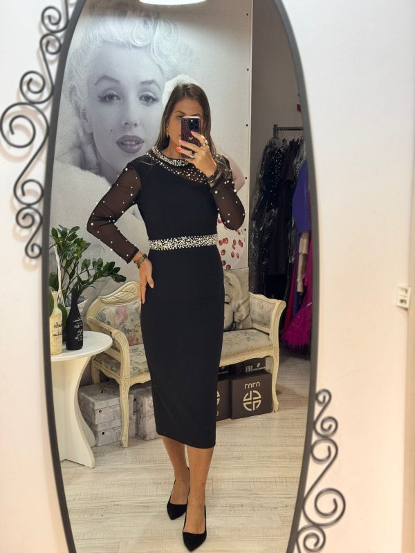 Rochie neagra cu maneci lungi si perle