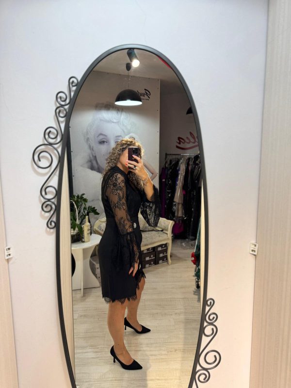Rochie scurta cu maneci din dantela