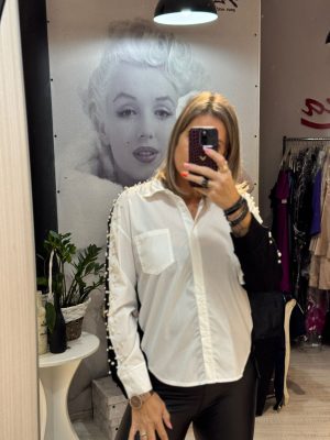 Camasa cu perle pe brate