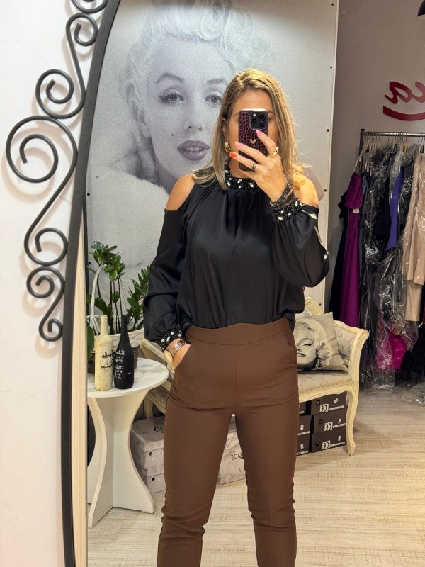 Camasa neagra satinata cu perle la gat