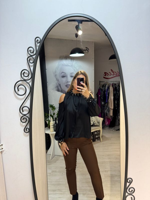 Camasa neagra satinata cu perle la gat