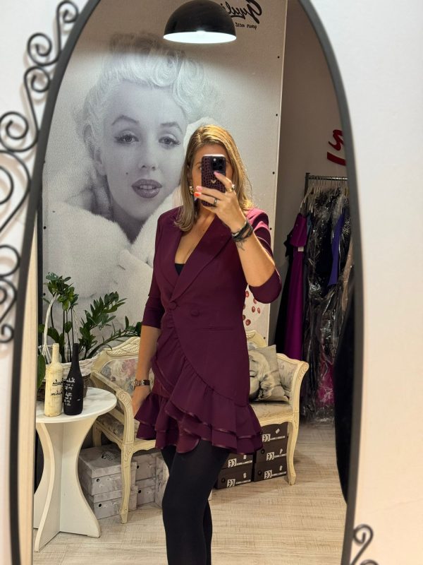 WhatsApp Image 2025-10-22 at 13.17.07 (3) Rochie sacou burgundi cu volane