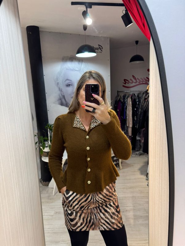 WhatsApp Image 2025-10-24 at 22.02.09 (2) Pulover maro cu pietricele la guler