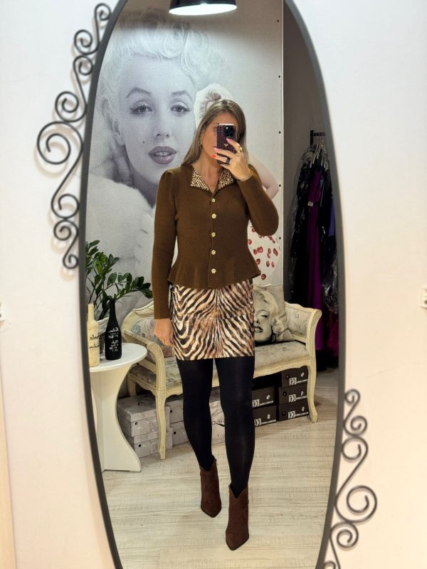 WhatsApp Image 2025-10-24 at 22.02.09 Pulover maro cu pietricele la guler