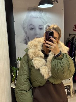 WhatsApp Image 2025-10-31 at 08.31.02 Geaca scurta cu guler din blana