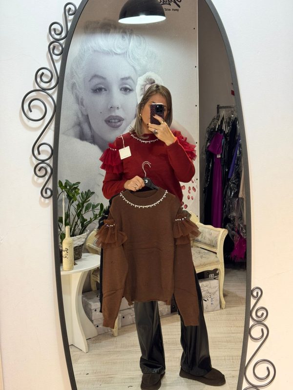 Bluza cu volan si tull  pe umeri