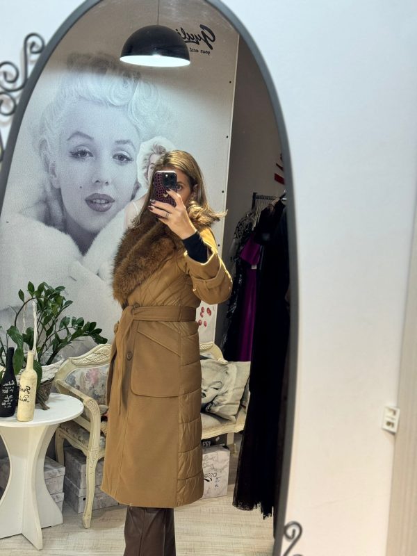 Palton cu insertii din fas