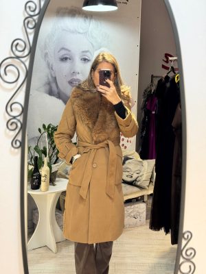 Palton cu insertii din fas