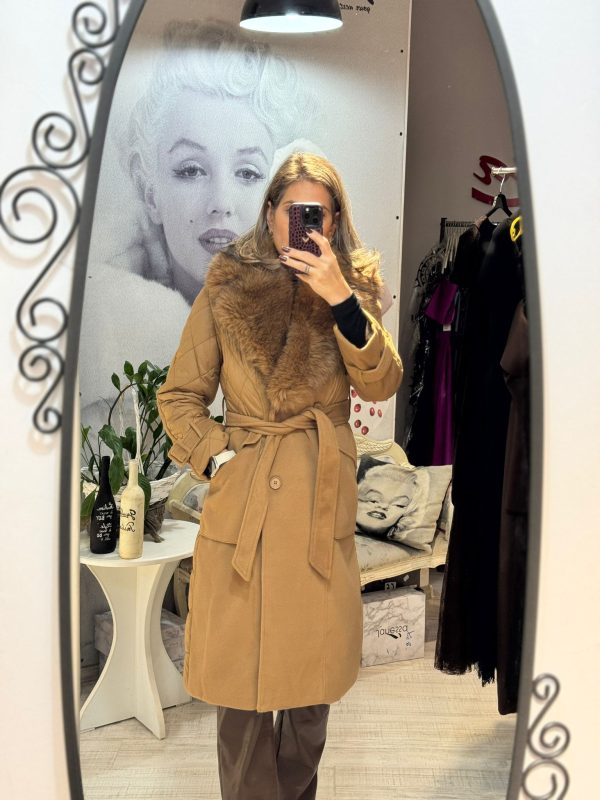 Palton cu insertii din fas