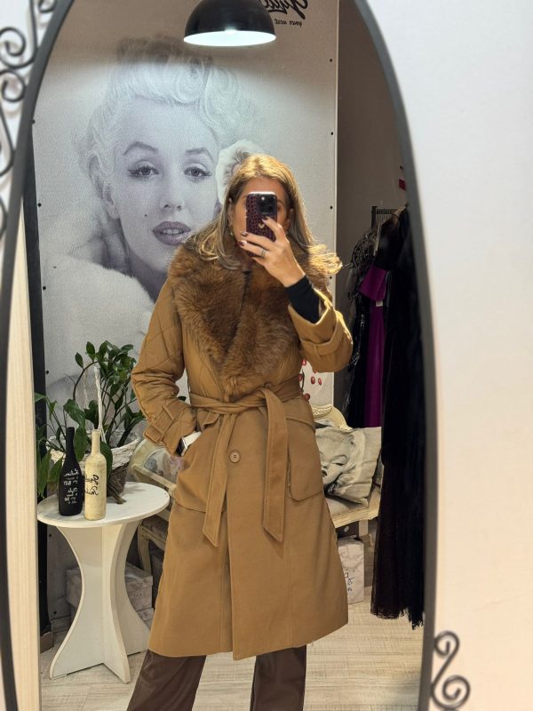 Palton cu insertii din fas