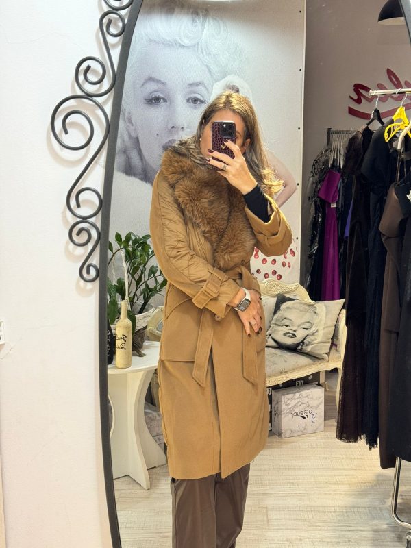 Palton cu insertii din fas