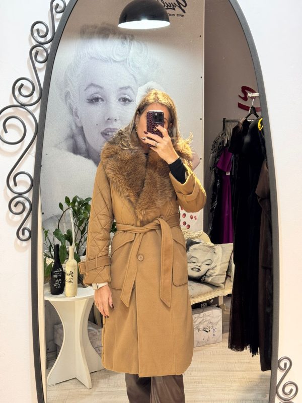 Palton cu insertii din fas