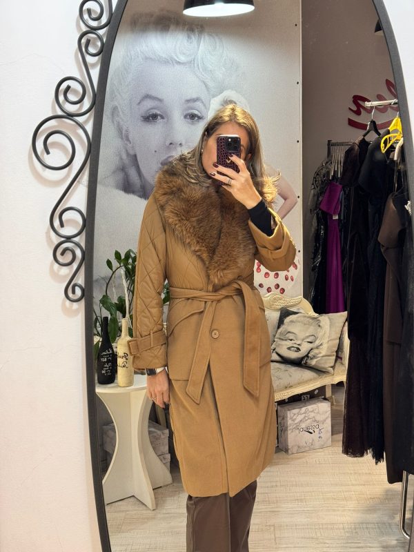 Palton cu insertii din fas