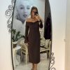 WhatsApp Image 2025-11-05 at 18.43.25 Rochie maro midi cu umeri goi