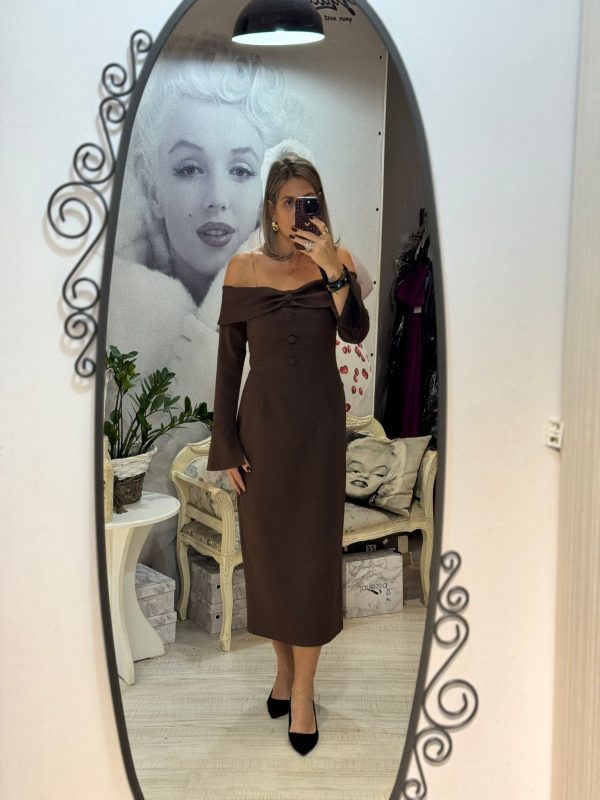 WhatsApp Image 2025-11-05 at 18.43.25 Rochie maro midi cu umeri goi