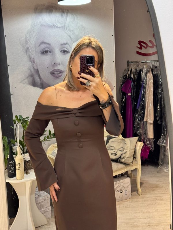 WhatsApp Image 2025-11-05 at 18.43.26 (1) Rochie maro midi cu umeri goi