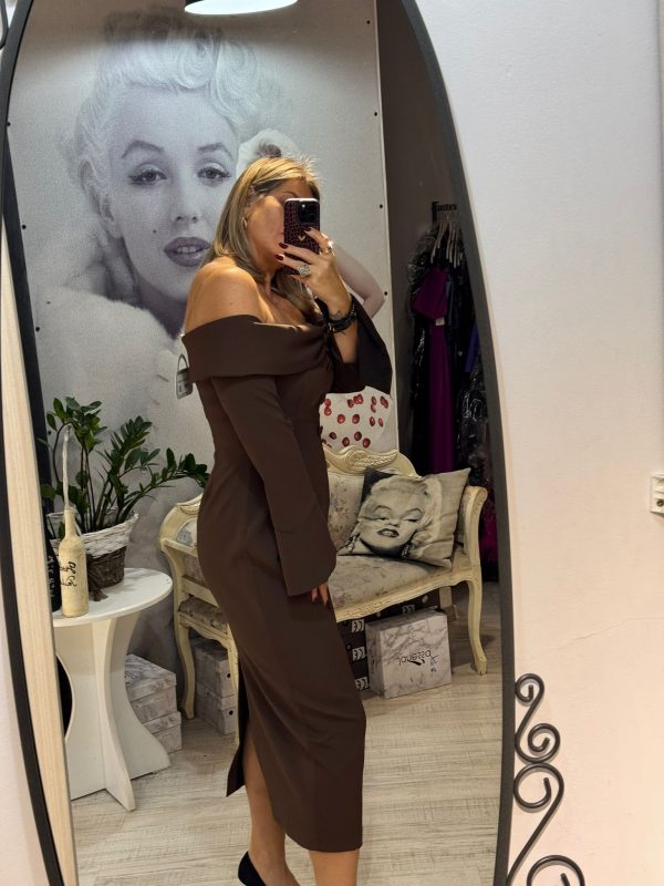 WhatsApp Image 2025-11-05 at 18.43.26 Rochie maro midi cu umeri goi