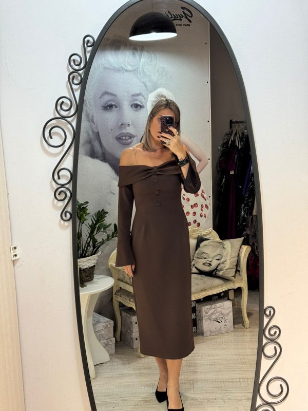 WhatsApp Image 2025-11-05 at 18.43.27 (1) Rochie maro midi cu umeri goi