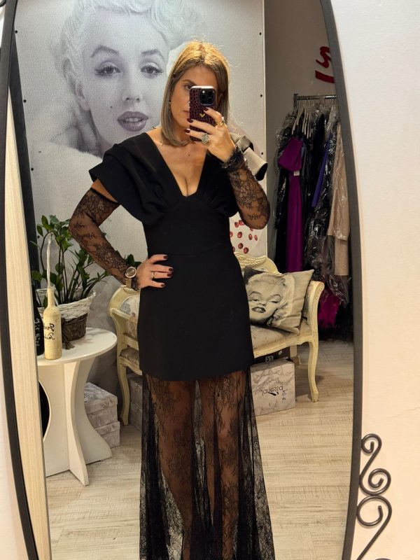 WhatsApp Image 2025-11-05 at 18.43.28 (1) Rochie neagra cu maneci si fusta din dantela
