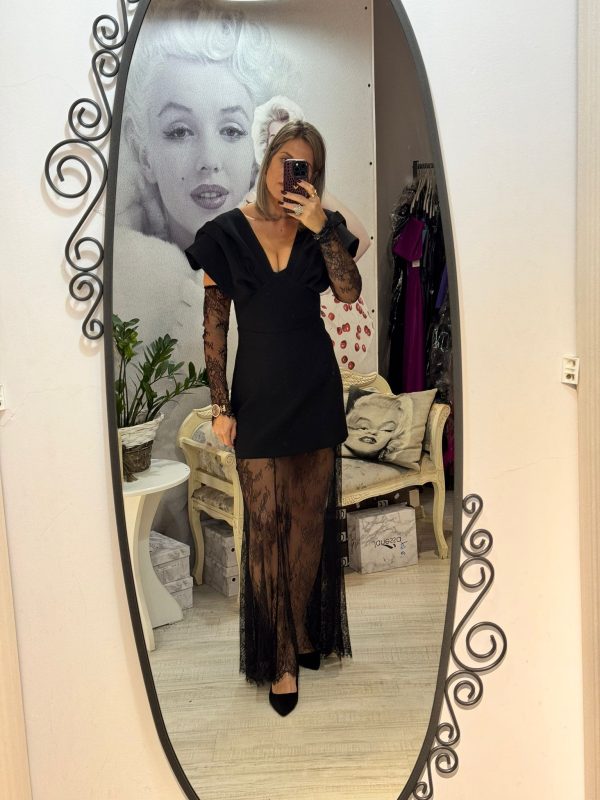 WhatsApp Image 2025-11-05 at 18.43.28 (2) Rochie neagra cu maneci si fusta din dantela