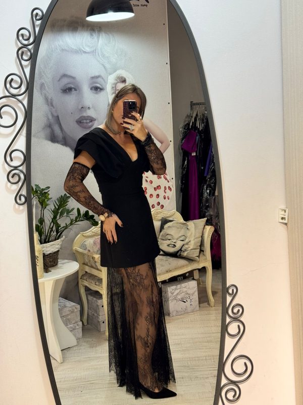 WhatsApp Image 2025-11-05 at 18.43.28 Rochie neagra cu maneci si fusta din dantela