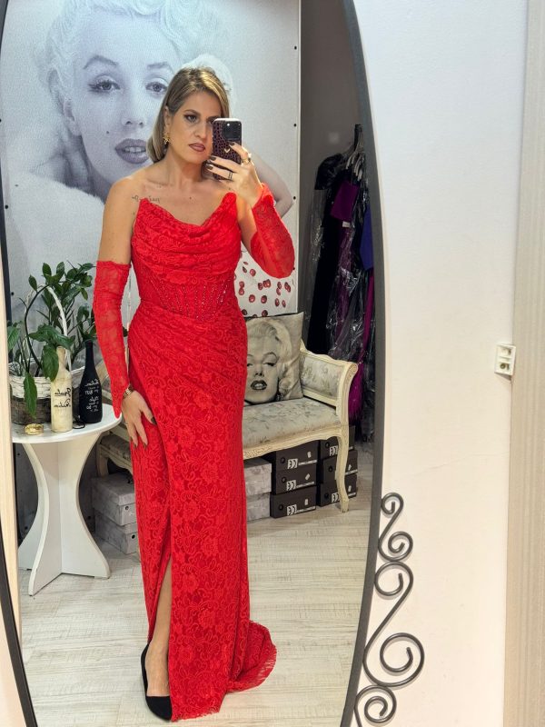 Rochie rosie,lunga,din dantela