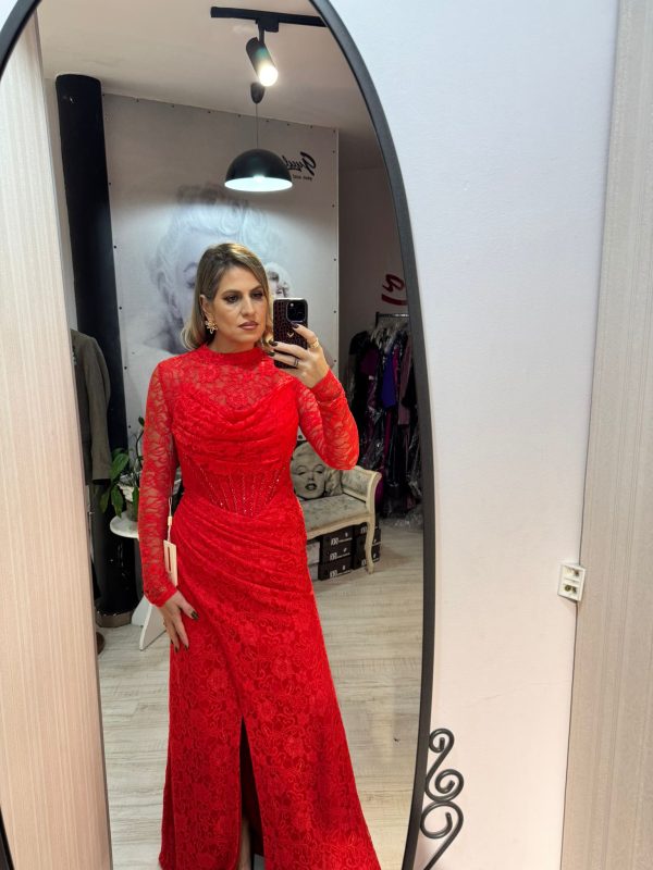 Rochie rosie,lunga,din dantela