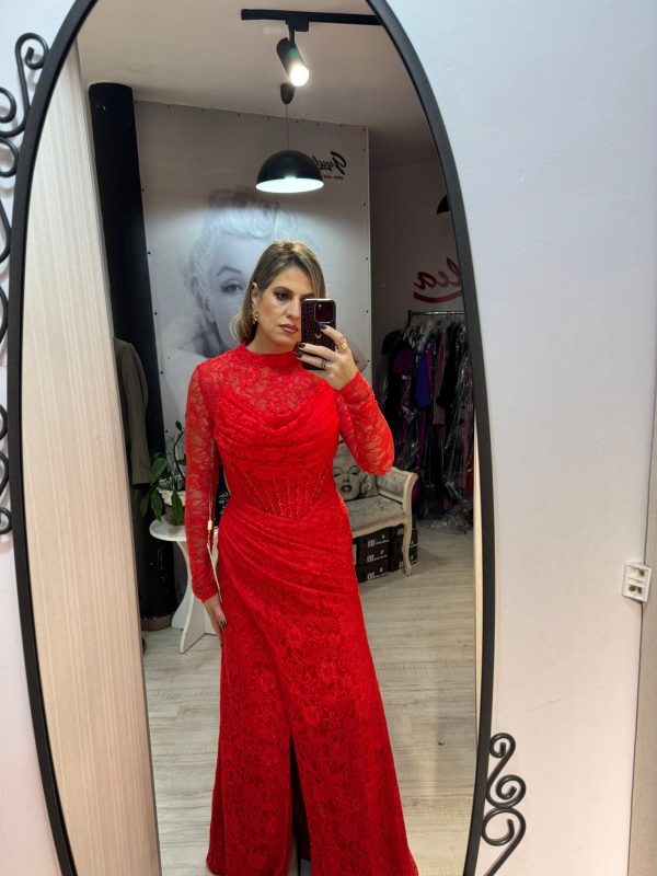 Rochie rosie,lunga,din dantela