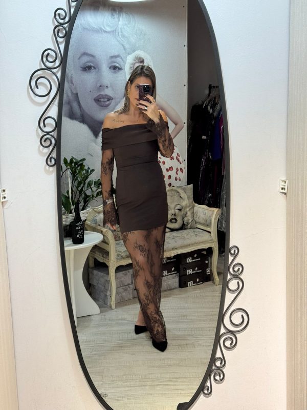 Rochie maro cu maneci si fusta din dantela