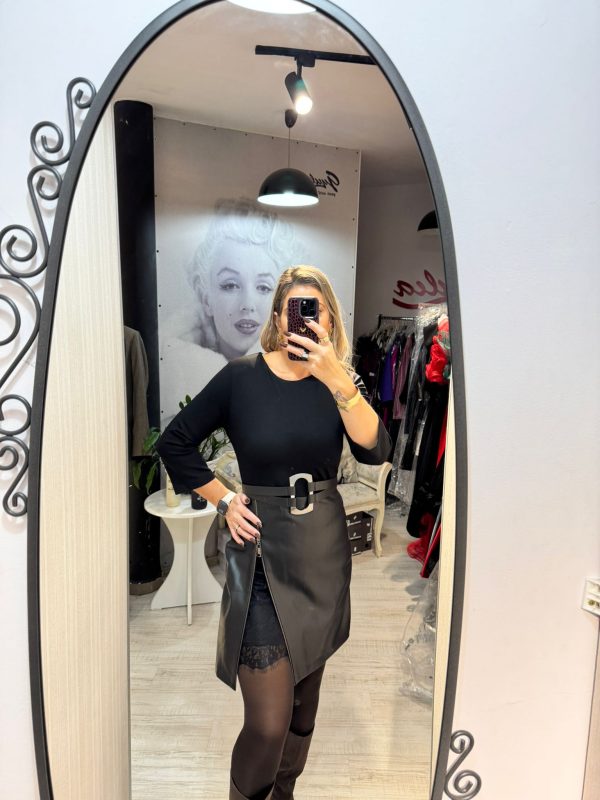 Rochie neagra cu fusta din piele eco si dantela