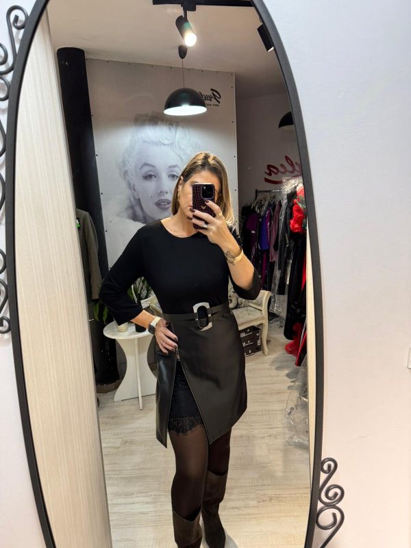 Rochie neagra cu fusta din piele eco si dantela