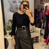Rochie neagra cu fusta din piele eco si dantela