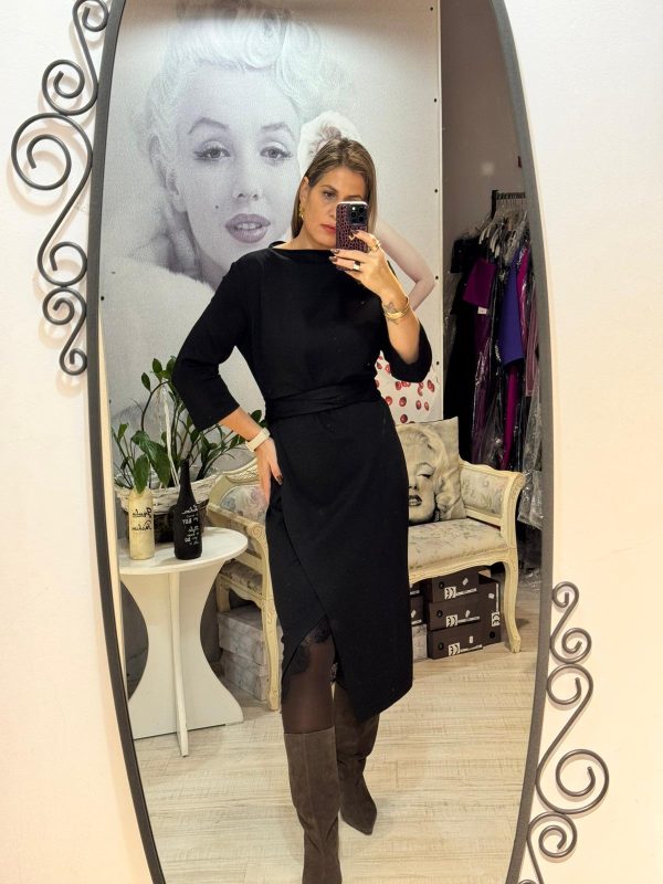 Rochie neagra,midi ,cu cordon in talie